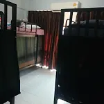 Shady\'S Hostel