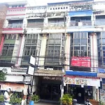 Shady\'S Hostel