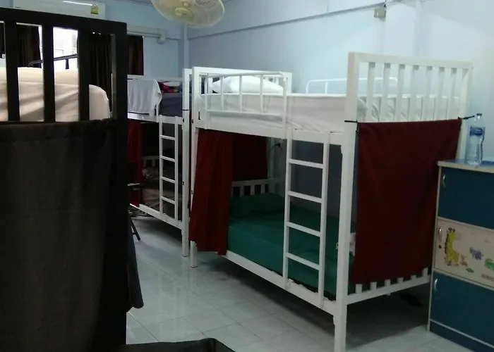 Shady\'S Hostel